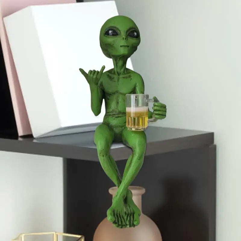 Beer Drinking Alien Statue Resin Novelty Collectible Funny Desktop Decoration For Adults Desk Bedroom Garden Outdoor Shelf Decor