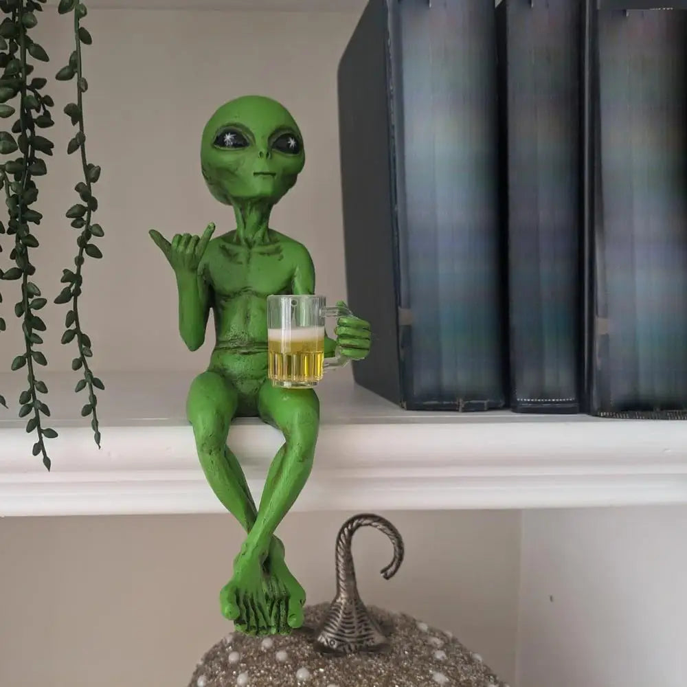 Beer Drinking Alien Statue Resin Novelty Collectible Funny Desktop Decoration For Adults Desk Bedroom Garden Outdoor Shelf Decor