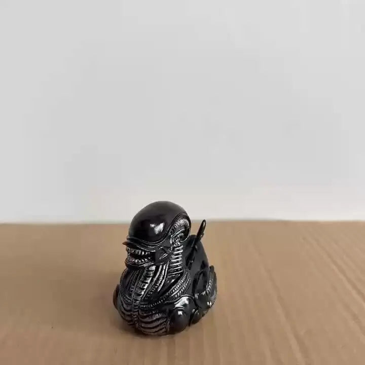 Movie Alien Duck Resin Statue, Evil Alien Duck Decoration, Resin Car Dashboard and Table Decoration, Interesting Gift Ideas