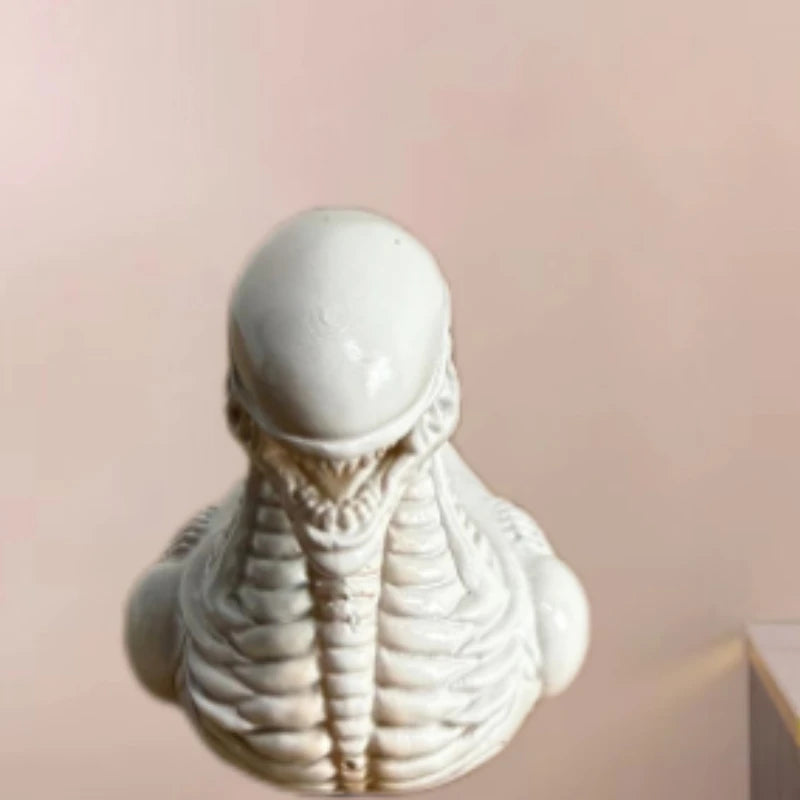 Movie Alien Duck Resin Statue, Evil Alien Duck Decoration, Resin Car Dashboard and Table Decoration, Interesting Gift Ideas